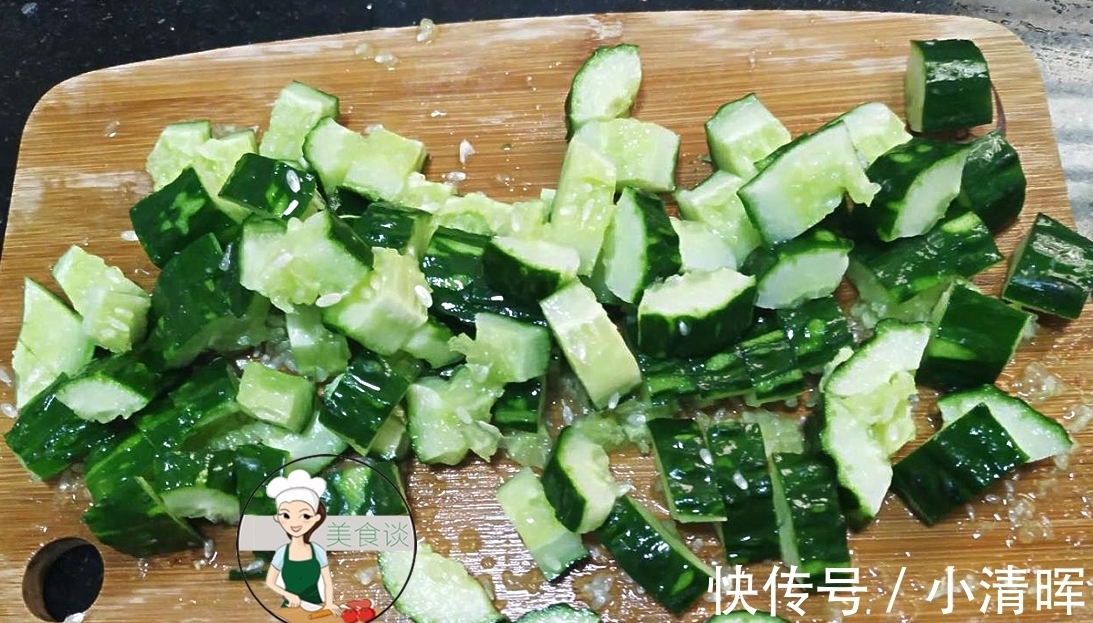 汤汁|夏天就馋黄瓜此吃法,拌一拌3分钟做好,上桌汤汁一滴不剩!特香