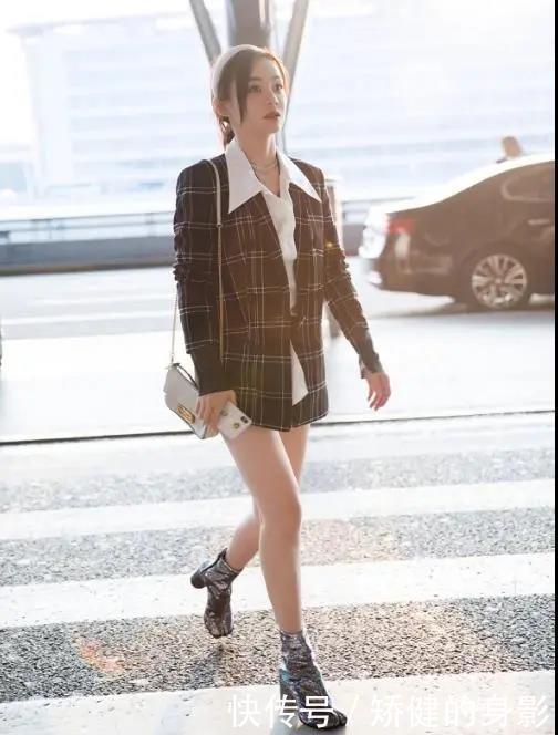 小白鞋不流行了,今年秋天火了这双“马蹄鞋”,时髦个性还显高