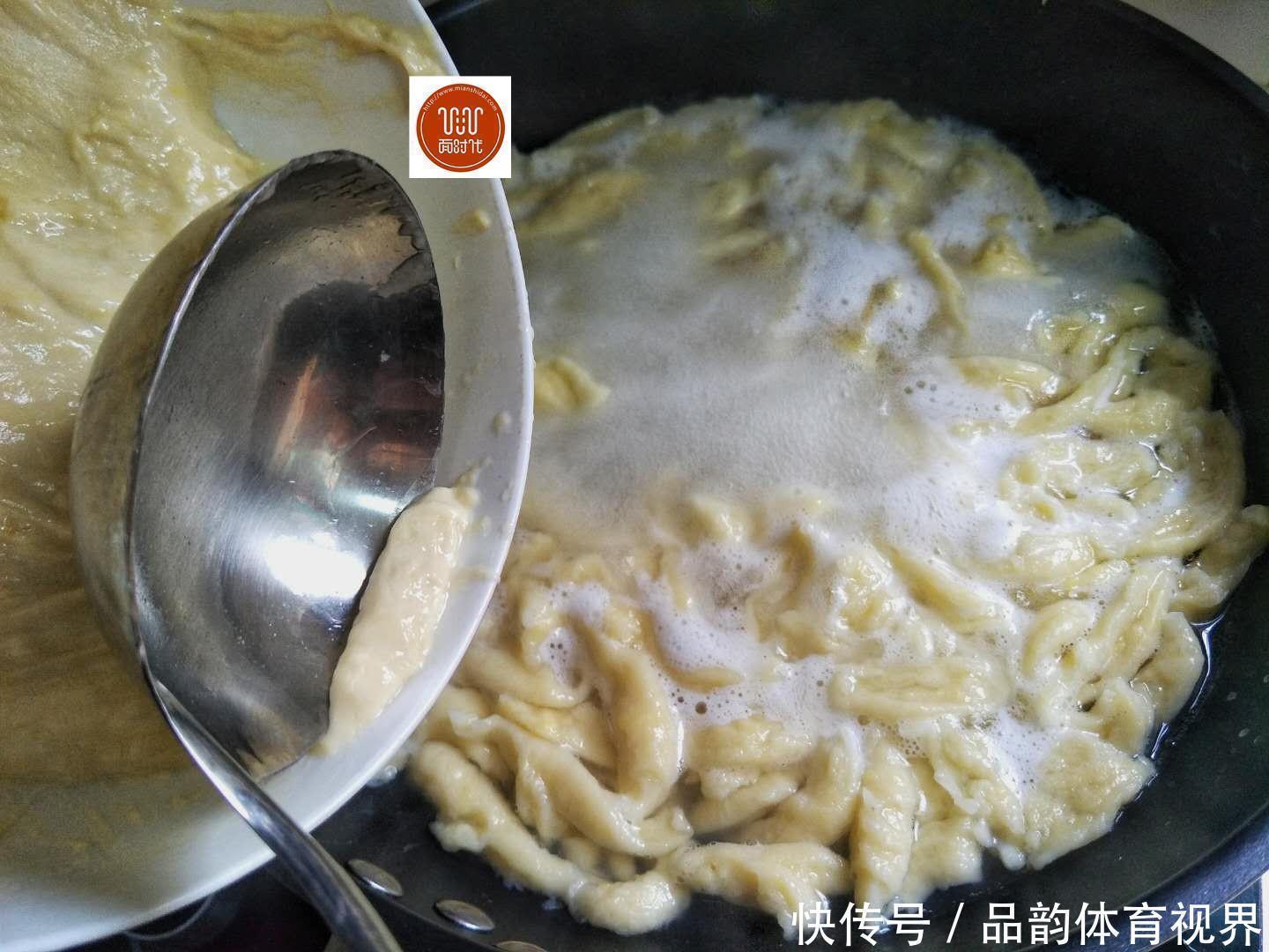 懒人饭|农村的懒人饭，不用揉面就能吃，一锅面根本不够吃，味道棒棒的！