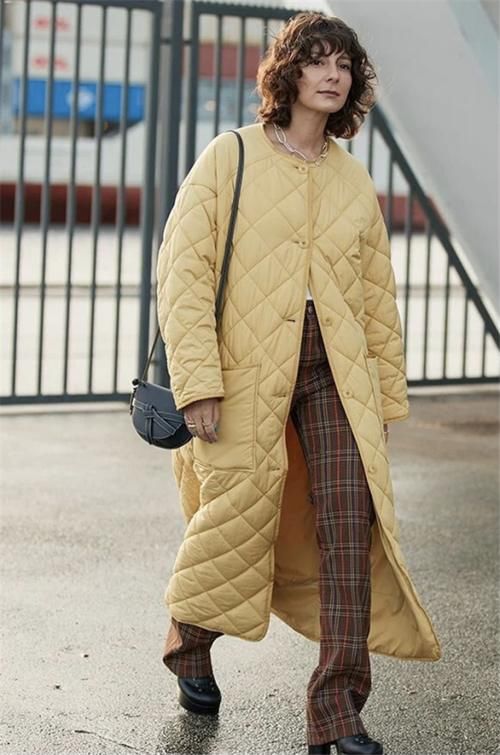  高级|穿大衣和羽绒服只知道选黑色？2020流行色来了，好看又高级
