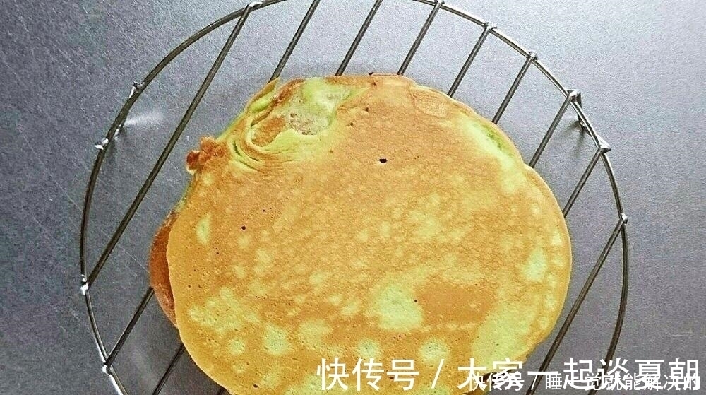 烙了个快手千层饼，细节发朋友圈后火了，网友：好方法！第一次见