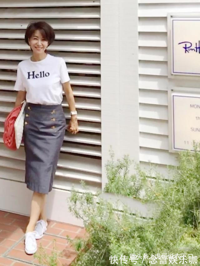 无袖 这位日本主妇50岁，适龄穿搭简约又大方，堪称行走的时尚教科书