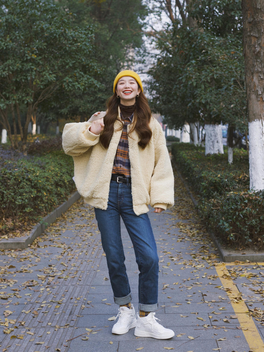 贝雷帽|“羊羔绒外套”怎么穿出高级感?秋冬学这4套穿搭技巧,高级时髦