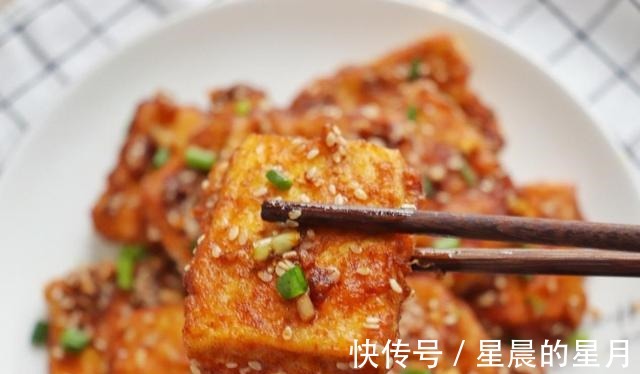 花3块钱买块豆腐，裹上面粉热油一煎，分分钟就光盘！