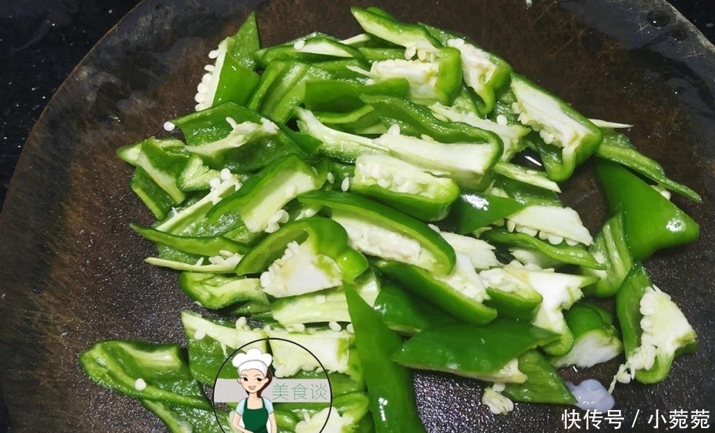 鱿鱼|一道简单的家常小炒菜,鲜香开胃,上桌准能胃口大开,做法还简单