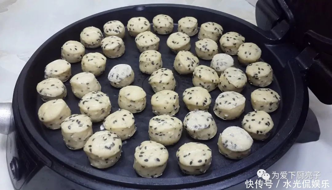 一滴水|2勺芝麻,5个鸡蛋,不加一滴水,比饼干做法简单,比馒头面包好吃