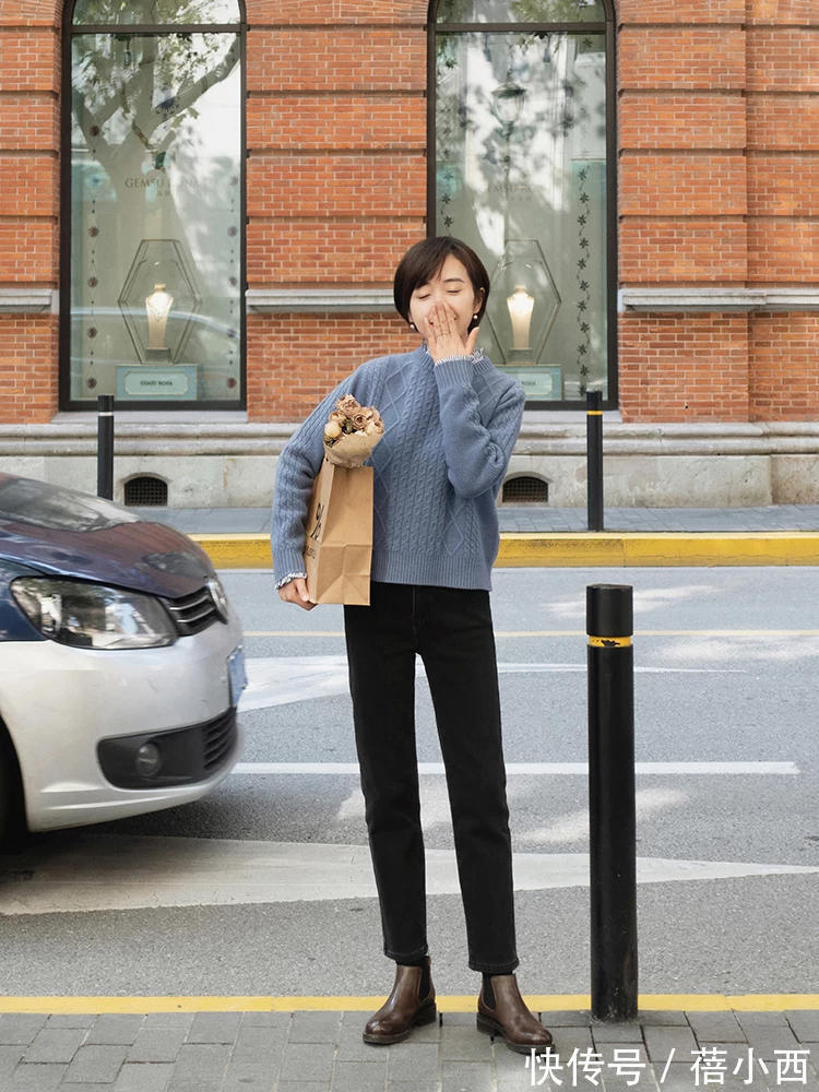 羽绒服 “直筒裤”不愧是裤子中的时髦精,搭配毛衣、羽绒服,保暖又高级