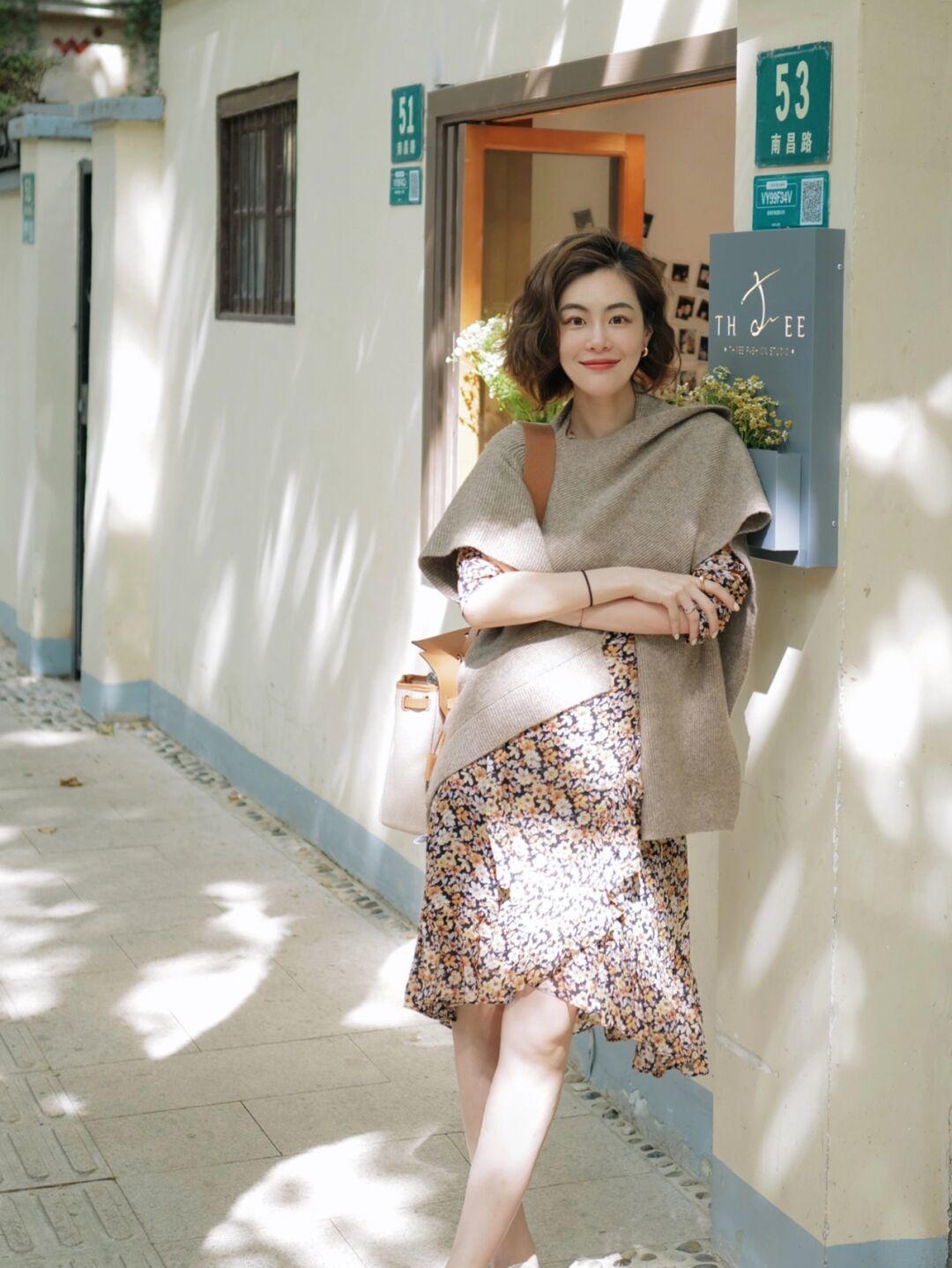 敞怀 40+熟女开始年龄焦虑了？学会这些早秋穿搭减龄时髦，漂亮大气