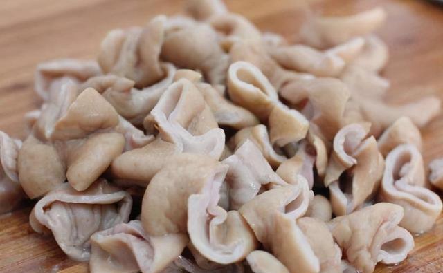 解馋|猪大肠炒不脆?只需简单1步,做出来的大肠脆爽不韧,真解馋!