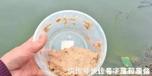 钓鱼,用2勺食盐,偷偷放在饵料里,大鱼狂咬不止