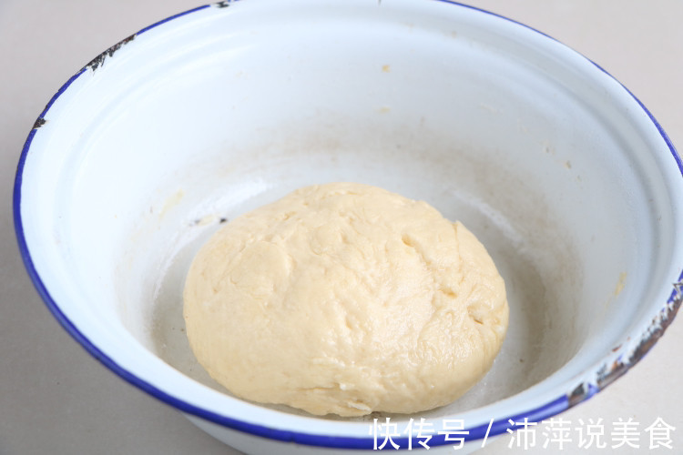 给女儿做美味早餐，松软酥脆，三天两头准做一锅