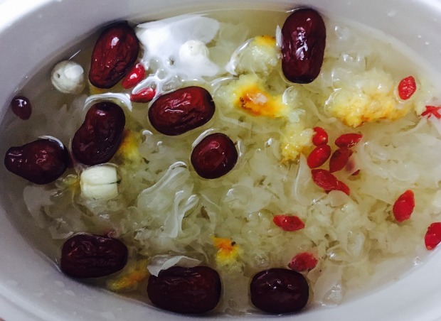 燕窝|子宫光滑的女人，喜欢常吃4种食物，补气血、祛湿气，子宫更干净