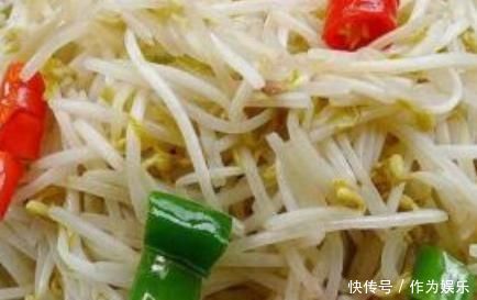 炒豆芽时，直接炒就“废”了，多加一步，豆芽香脆，不出水