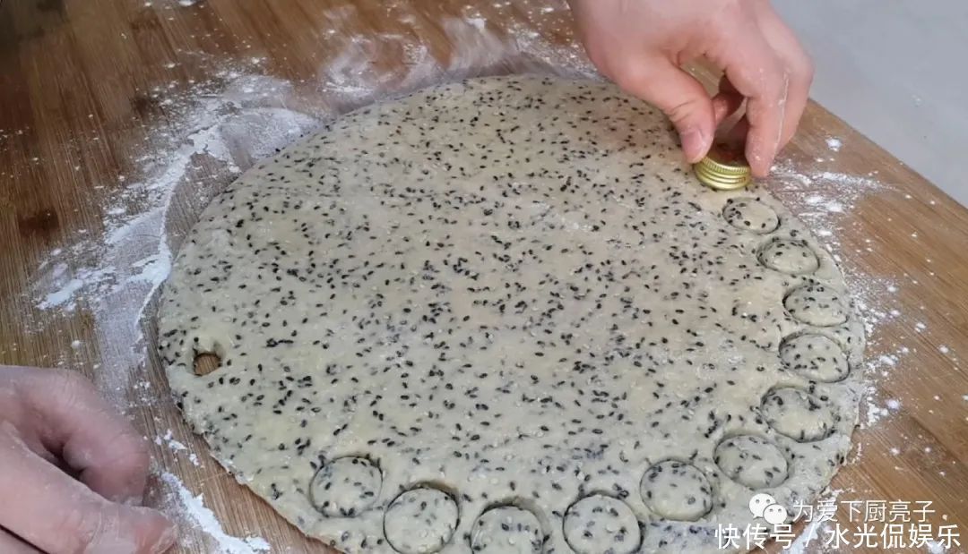 一滴水|2勺芝麻,5个鸡蛋,不加一滴水,比饼干做法简单,比馒头面包好吃