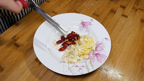炒白菜时，焯水还是不焯水？蚝油白菜经典家常做法，天天吃都不腻
