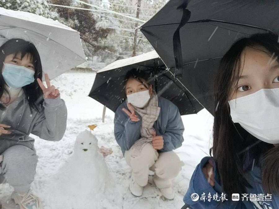 济南工程职业技术学院|暴风雪下的驻济大学生：校园里肆无忌惮滚雪球，那是我们的青春啊