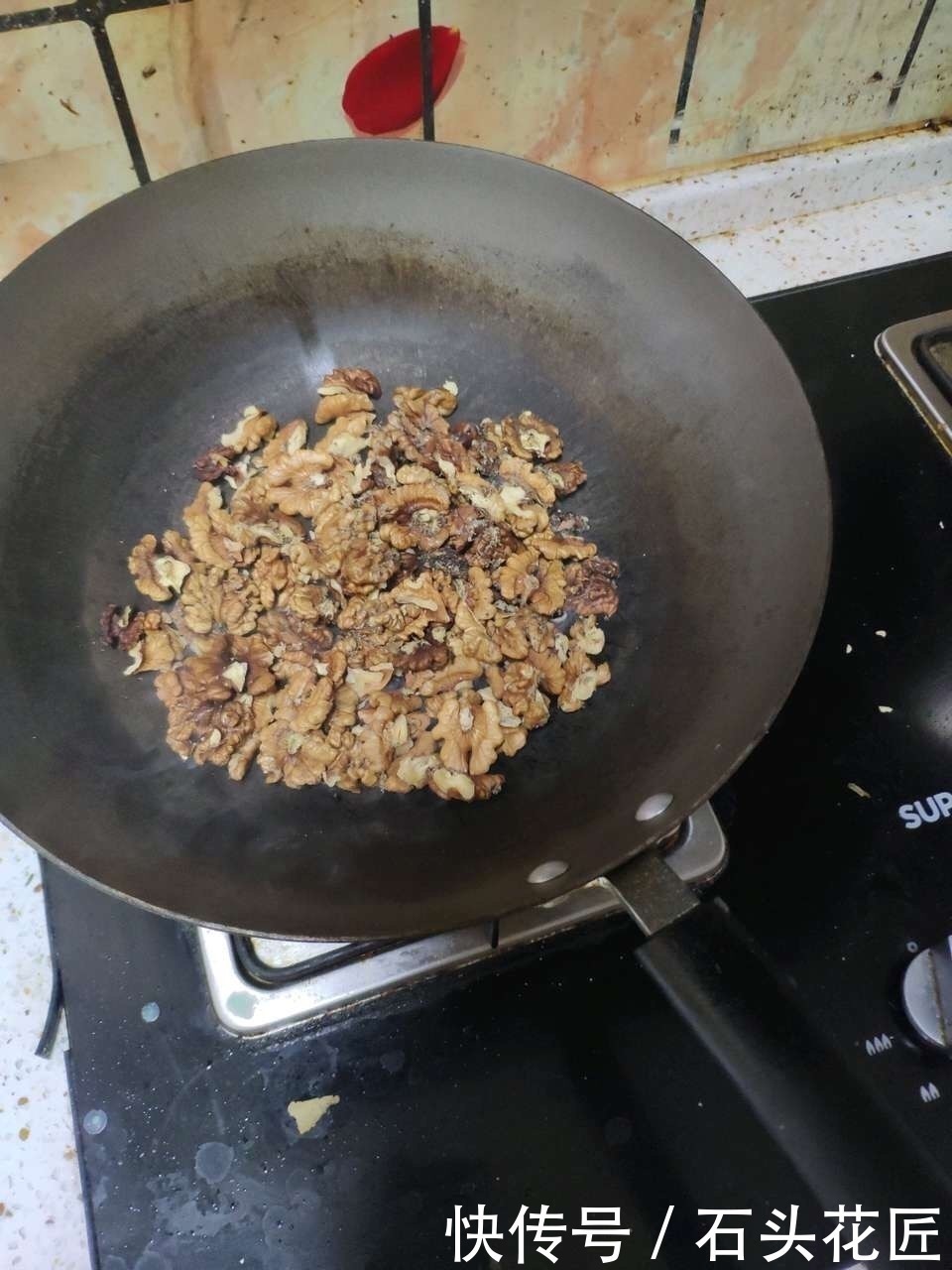 家里“4种东西”变质,埋在花盆里都“好肥料”,根壮、叶子绿