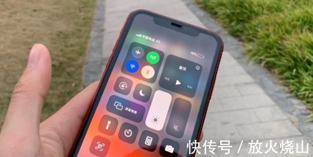 oled|目前公认值得买的4部手机，几乎“零差评”，看看你用上了哪部？