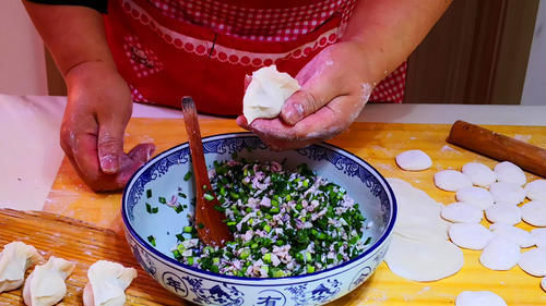 吃海鲜|入秋后,猪肉牛肉靠边站,此肉最鲜美,才6块一斤,包饺子特香