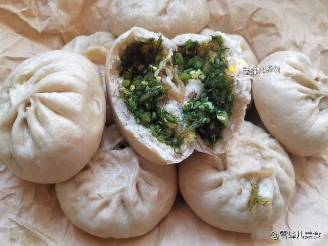发酵|夏天这菜蒸包子清香好吃健脾胃，韭菜芹菜靠边站，暄软馅大吃不够
