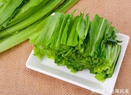 减肥|油麦菜和它一起炒,睡眠越来越好,还能减肥瘦身,皮肤细腻光滑