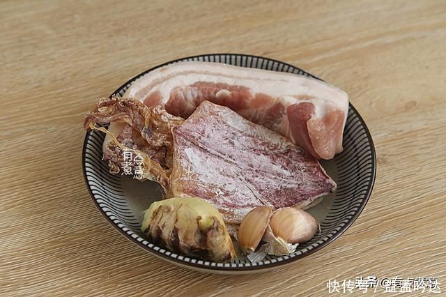 冬天喝酒,花生凉菜靠边站!下酒菜吃它,干香有嚼劲,吃着贼香