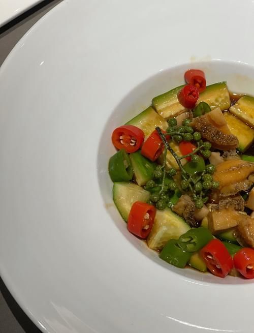 创意虾籽豆腐烩龙虾油条脆，私房牛肉妈妈脆炒肚带你穿越回民国宴