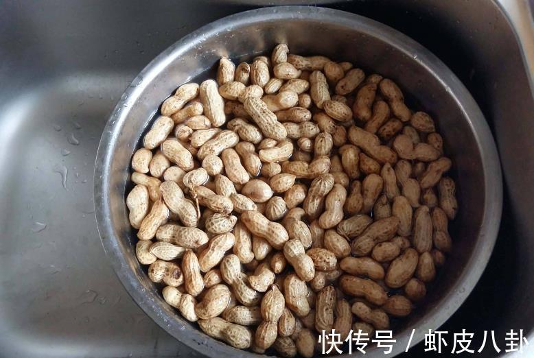 入味|水煮花生,下锅前多做一步,花生更入味吃着香,不输大排档的味道