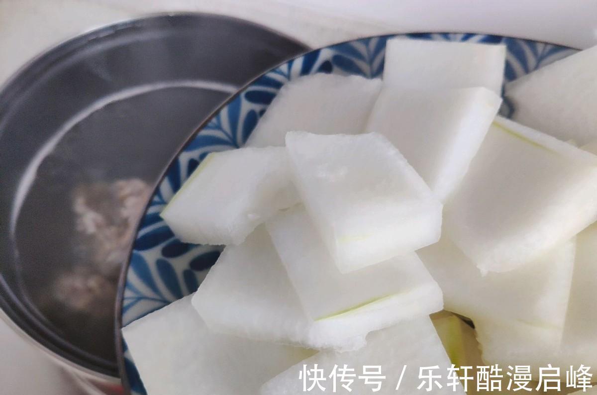 滋补|做排骨汤时放点“它”，解暑又滋补，隔三差五吃，轻松过夏