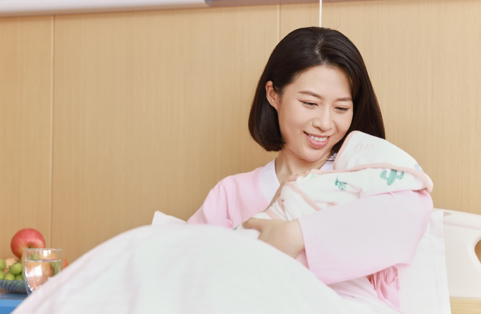 人生|同龄女性,25岁生娃和35岁生娃,过的人生有什么不同?