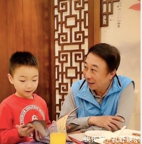 |冯巩与孙子一起拍段子,爷俩太像被调侃基因太过强大