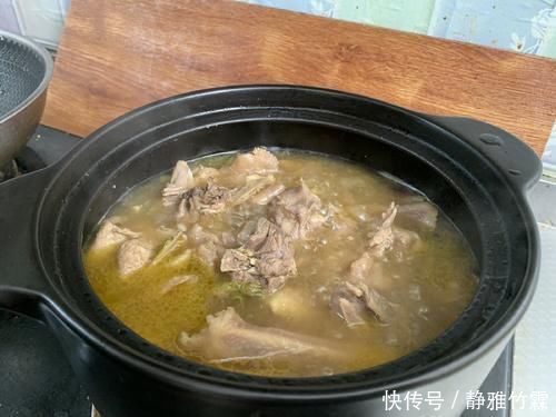 炖鸡时,有人焯水有人直接炖,都不对,教你正确做法,比饭店还香