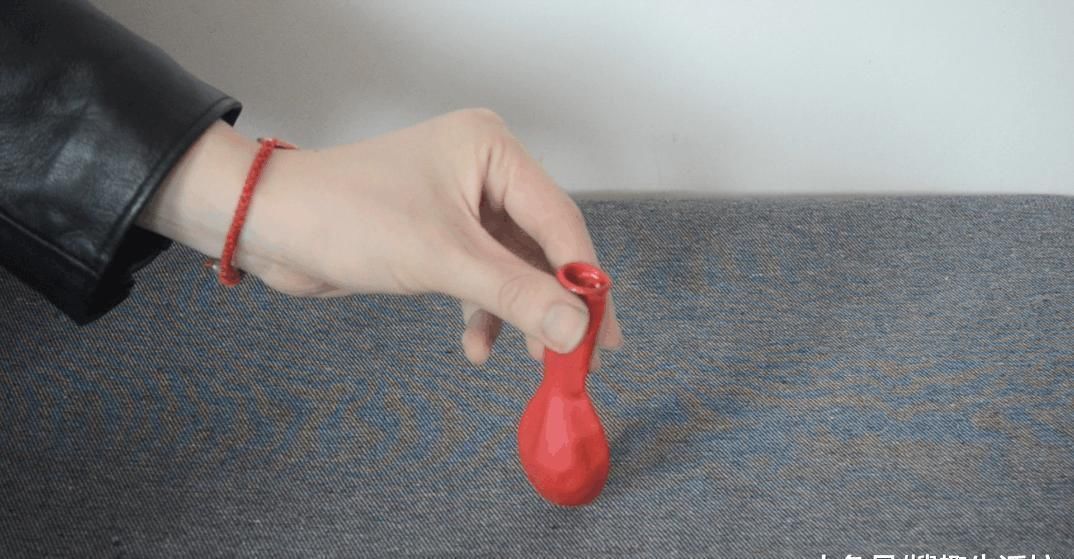 把气球放在马桶里面, 能解决家家户户都困扰的难题, 简直太实用了