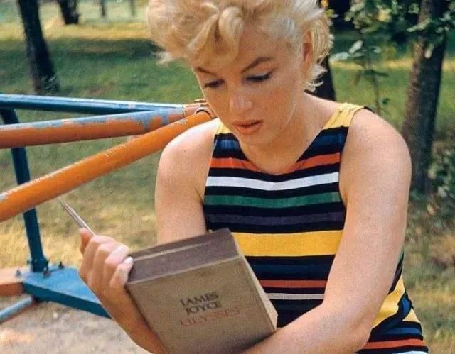 百年孤独&出版后被列为禁书,卖一本判10年,后被誉为上世纪最伟大的小说