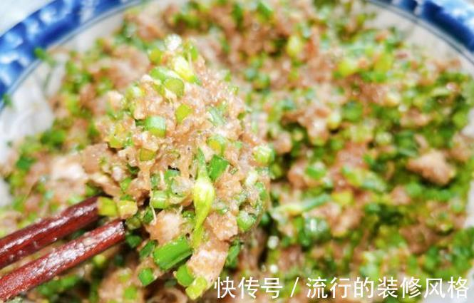 饺子|夏天包饺子用“韭菜苔”,鲜嫩多汁,比韭菜馅的都香,别错过