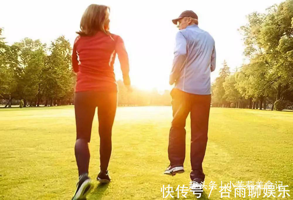 核桃|建议中老年人,有钱少买保健品,“常吃6样,做3事”,健康又长寿