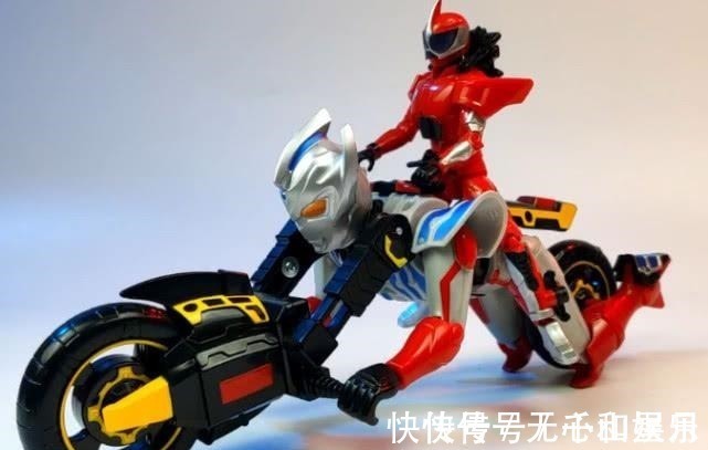 玩具|奥特曼国产盗版也能很酷炫,这款银河手办,竟还原了街机形态!
