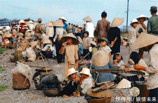 照片拍摄于美越战争|上色老照片:美越战争中的灾难场面,战争之下的人儿眼中满是绝望