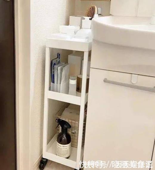 夹缝|卫生间的瓶瓶罐罐太多?这样收纳能全部摆下,小户型的赶紧照着学