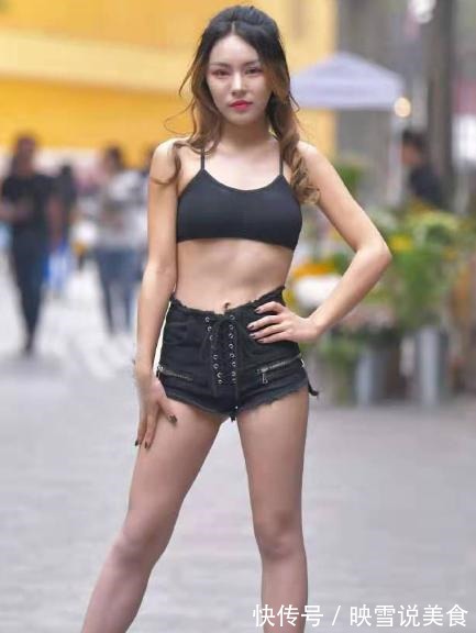 马靠鞍 气质穿搭,短打背心+牛仔短裤,尽显浓浓女人味,清新又俏皮可爱