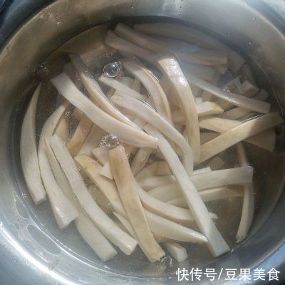 懒人必备这道干煸杏鲍菇,简单几步,十分钟就上桌