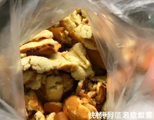 学生|家长买“蛋糕边角料”给孩子吃,被网友指责,穷家长会养出自卑娃