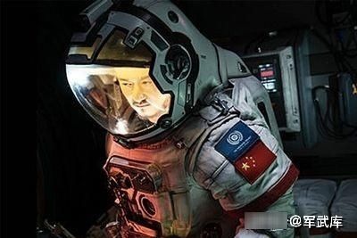 地表 《流浪地球》中，地球离开太阳系后地表温度会达到多低？-270℃？