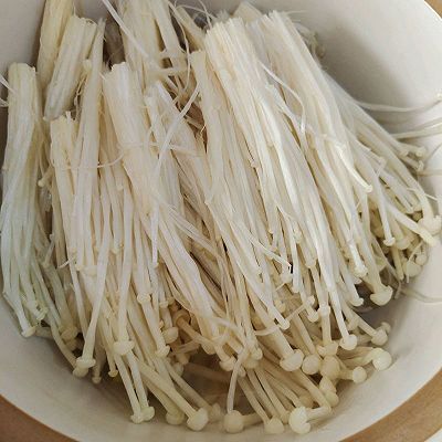 金针菇牛肉条|炖金针菇牛肉条