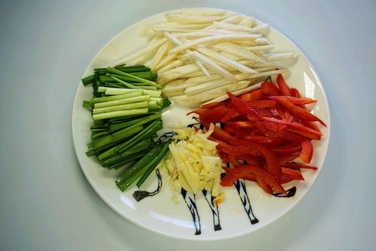 非常实惠的一道素炒三丝,能当主食或下酒菜,还能当盖饭的主菜