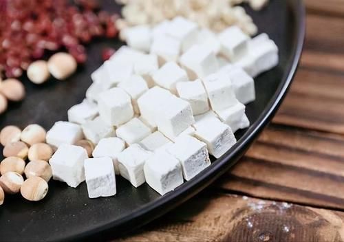 《红楼梦》记载了很多治病良方，曹雪芹为啥单单强调这几种药材好