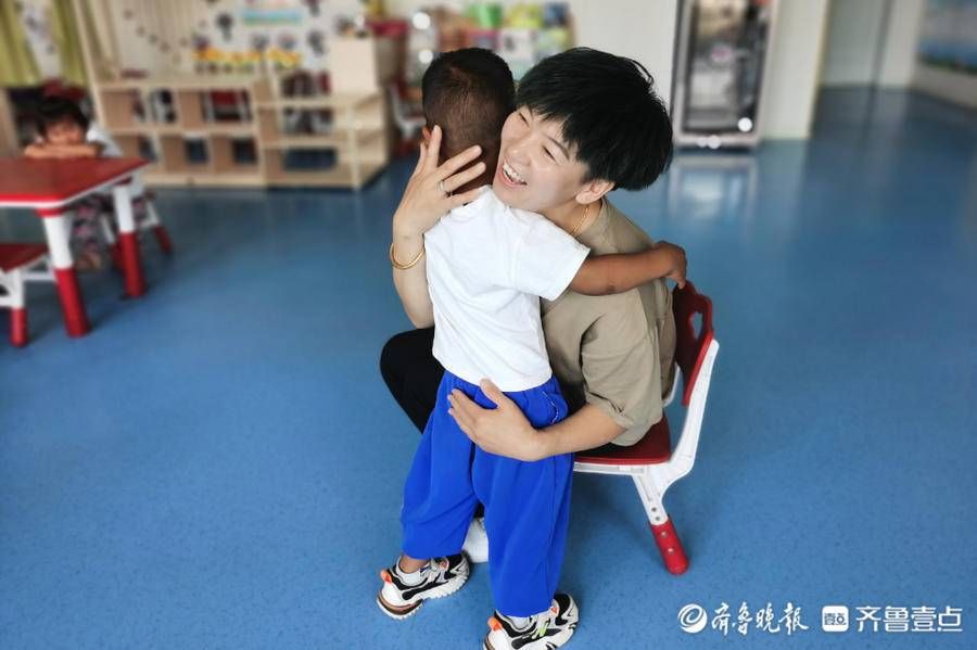 利津县陈庄镇集贤幼儿园开展教师节系列活动