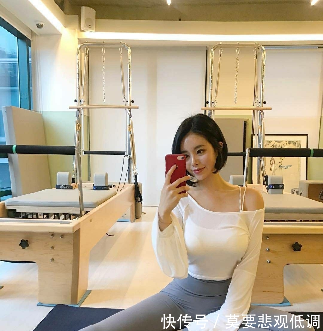 身材 打底裤使得整体丰富有层次，让身材得到了最好的展示
