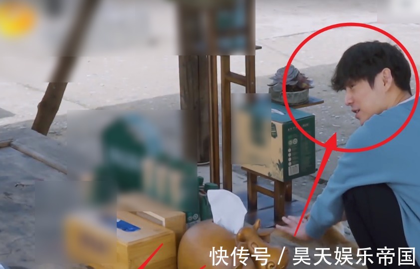 彭昱畅|乔杉打呼噜惊醒众人,何炅的反应引热议,真实情商如何很显然