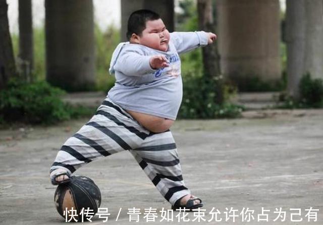 珊珊|婴儿车里的“大胖小子”,多半老人都喜欢,但真的可爱吗